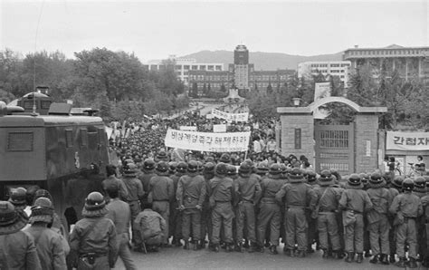 De Gwangju-opstand: Een oproep tot democratie in het gezicht van een autoritair regime